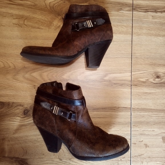 Madden Girl Shoes - EUC Madden girl Sulleyy 9 1/2 med fabric upper 3 1/2 inch heel